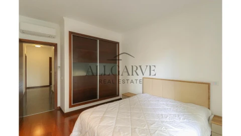 Apartamento T4 para Venda em Portimão