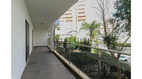 Apartamento T4 para Venda em Portimão