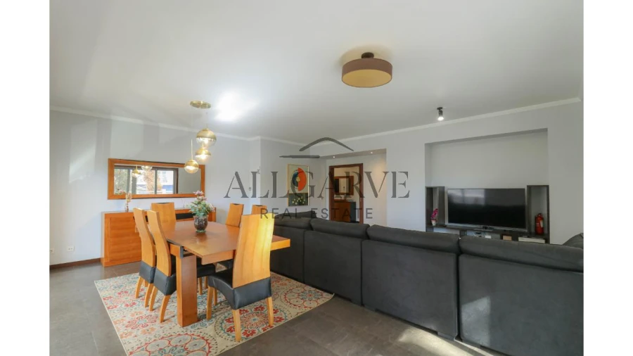 Apartamento T4 para Venda em Portimão Foto 3