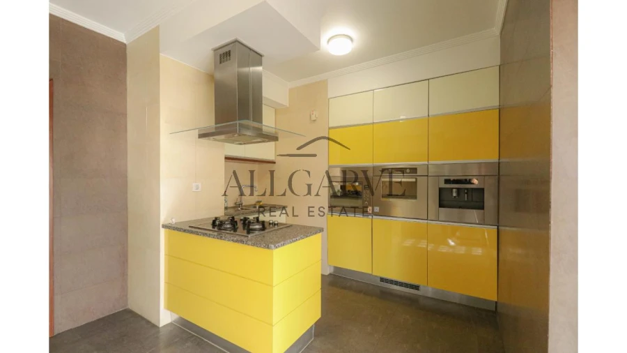 Apartamento T4 para Venda em Portimão Foto 5
