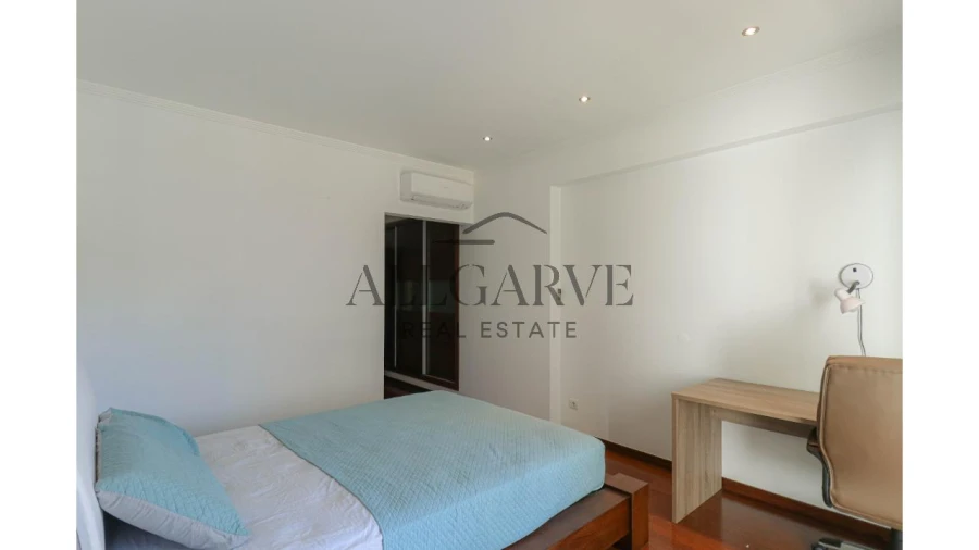 Apartamento T4 para Venda em Portimão Foto 19
