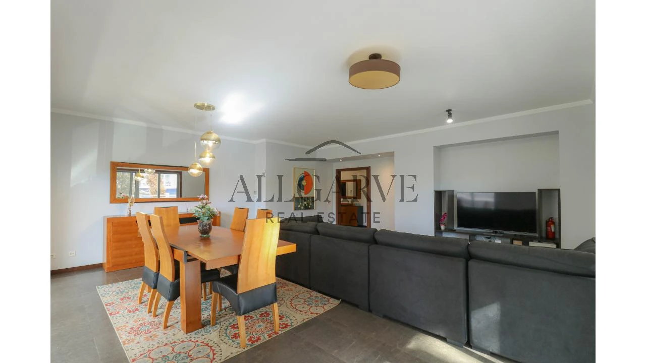 Apartamento T4 para Venda em Portimão Foto 3