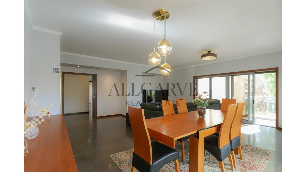 Apartamento T4 para Venda em Portimão Foto 2