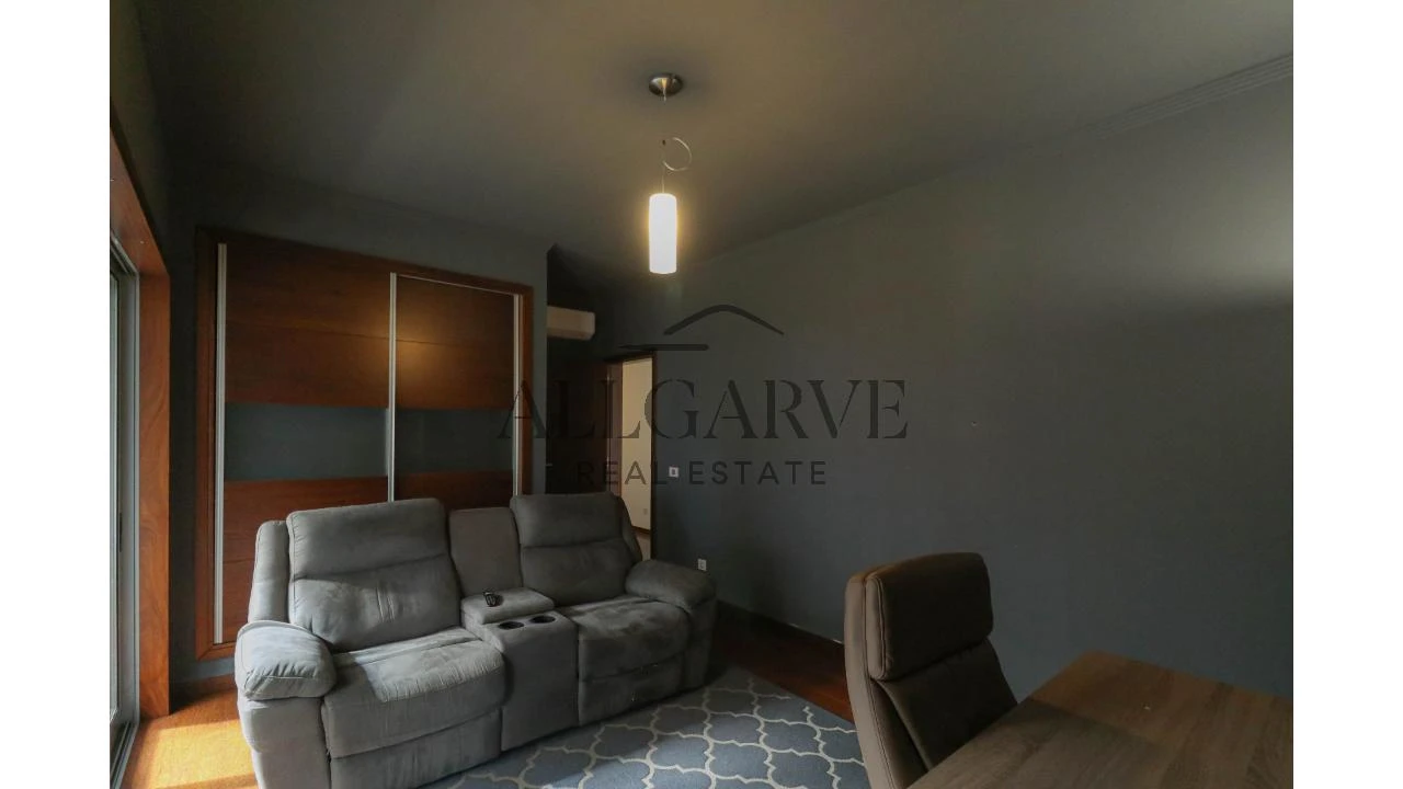 Apartamento T4 para Venda em Portimão Foto 9