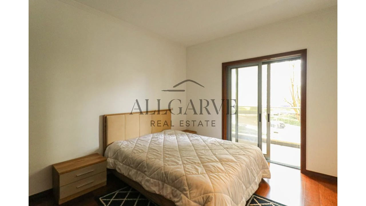 Apartamento T4 para Venda em Portimão Foto 10