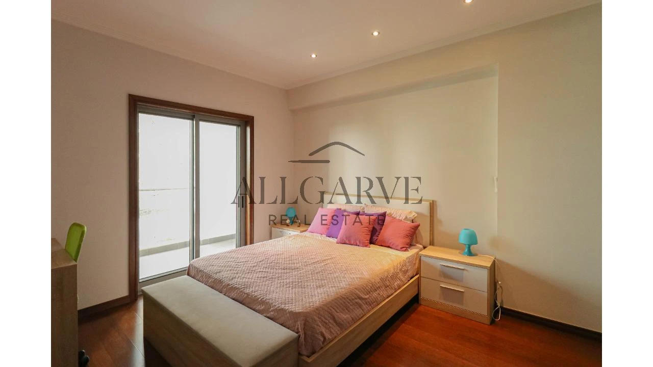 Apartamento T4 para Venda em Portimão Foto 15