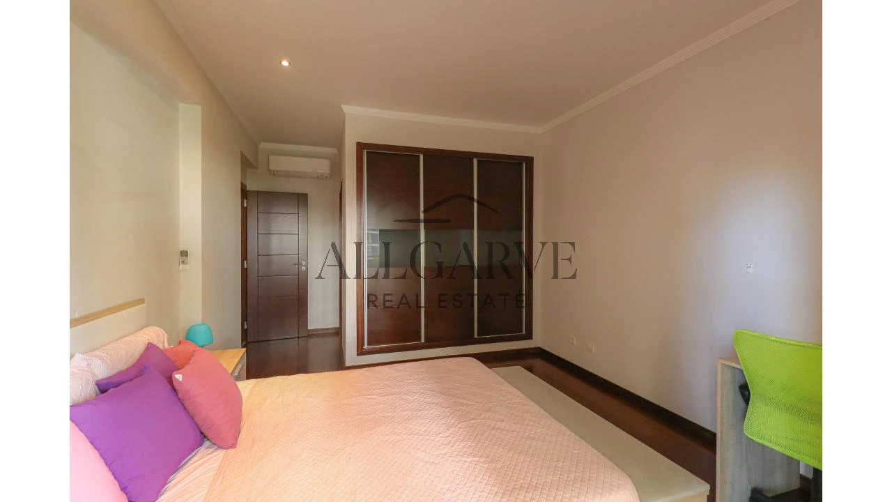 Apartamento T4 para Venda em Portimão Foto 16
