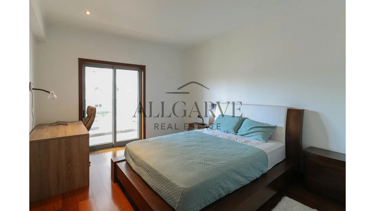 Apartamento T4 para Venda em Portimão Foto 18