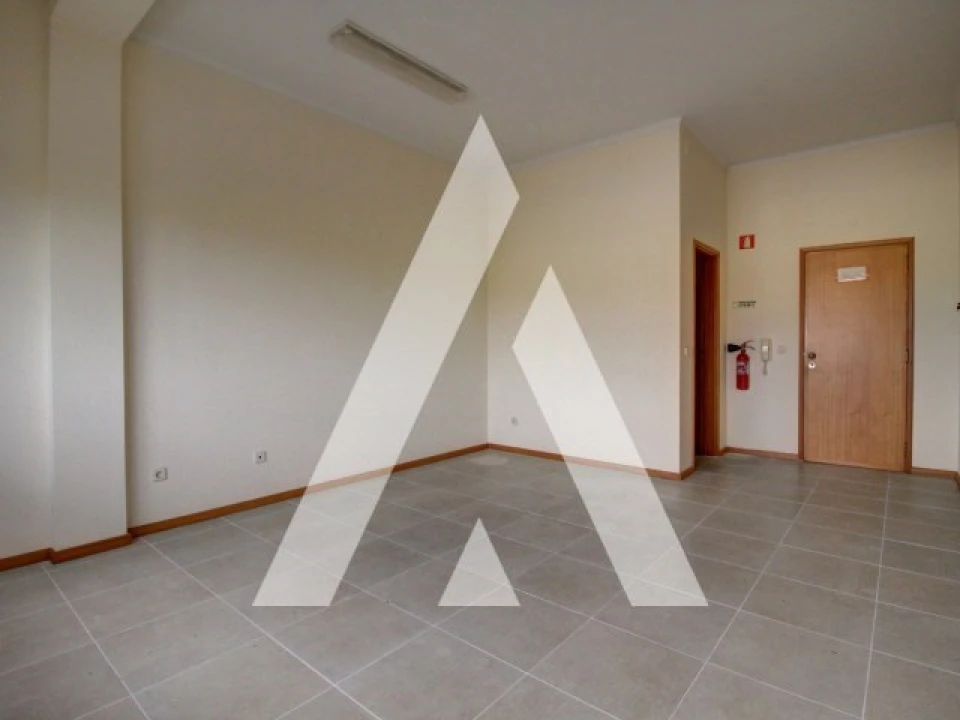 Escritório para Arrendamento em Oliveira do Bairro Foto 4