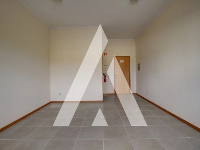 Escritório para Arrendamento em Oliveira do Bairro Foto 2