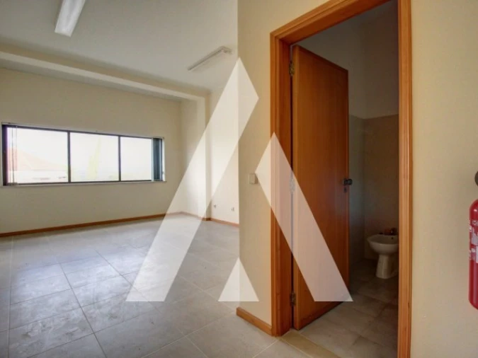 Escritório para Arrendamento em Oliveira do Bairro Foto 3