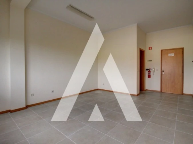 Escritório para Arrendamento em Oliveira do Bairro Foto 4