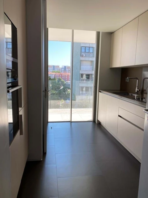 Apartamento T2 para Arrendamento em Campo de Ourique