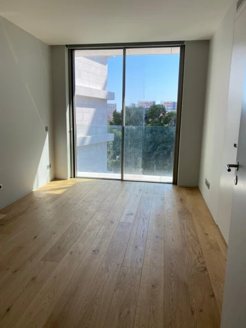 Apartamento T2 para Arrendamento em Campo de Ourique