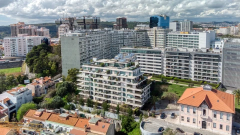 Apartamento T2 para Arrendamento em Campo de Ourique