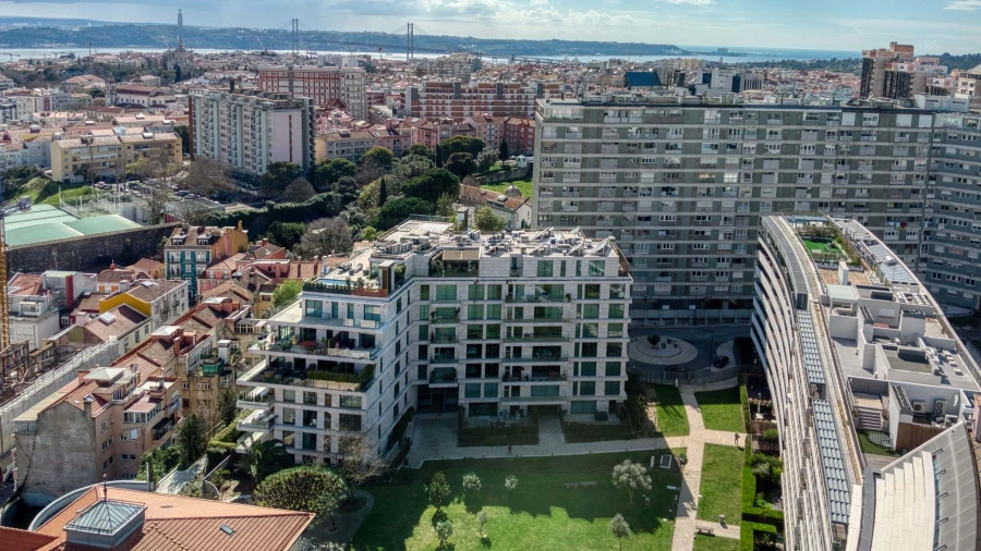 Apartamento T2 para Arrendamento em Campo de Ourique Foto 24