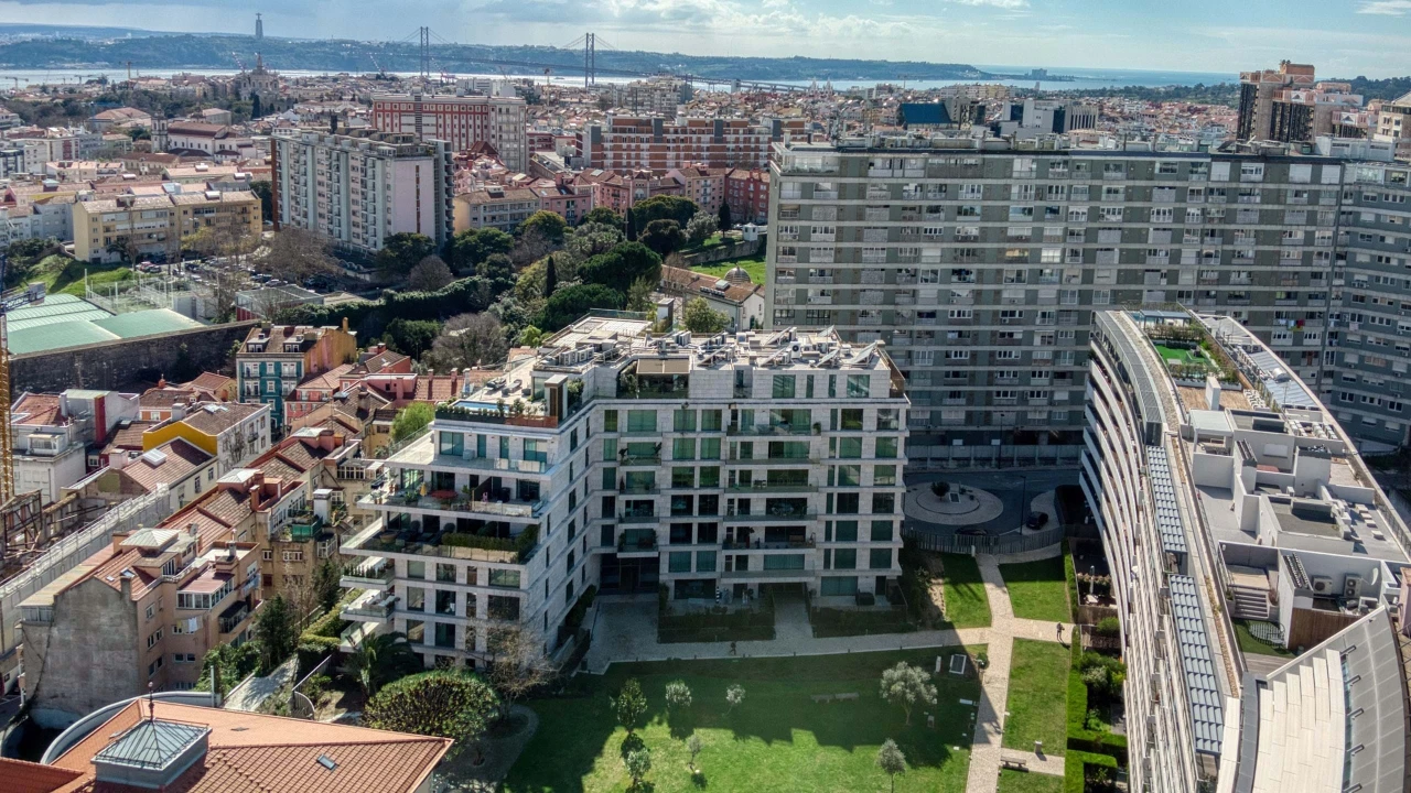 Apartamento T2 para Arrendamento em Campo de Ourique Foto 24