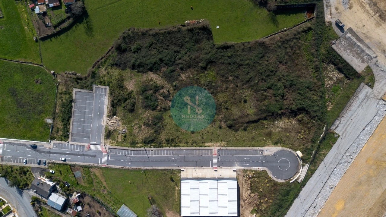 Terreno Comércio / Armazém para Venda em Vilaça e Fradelos Foto 5