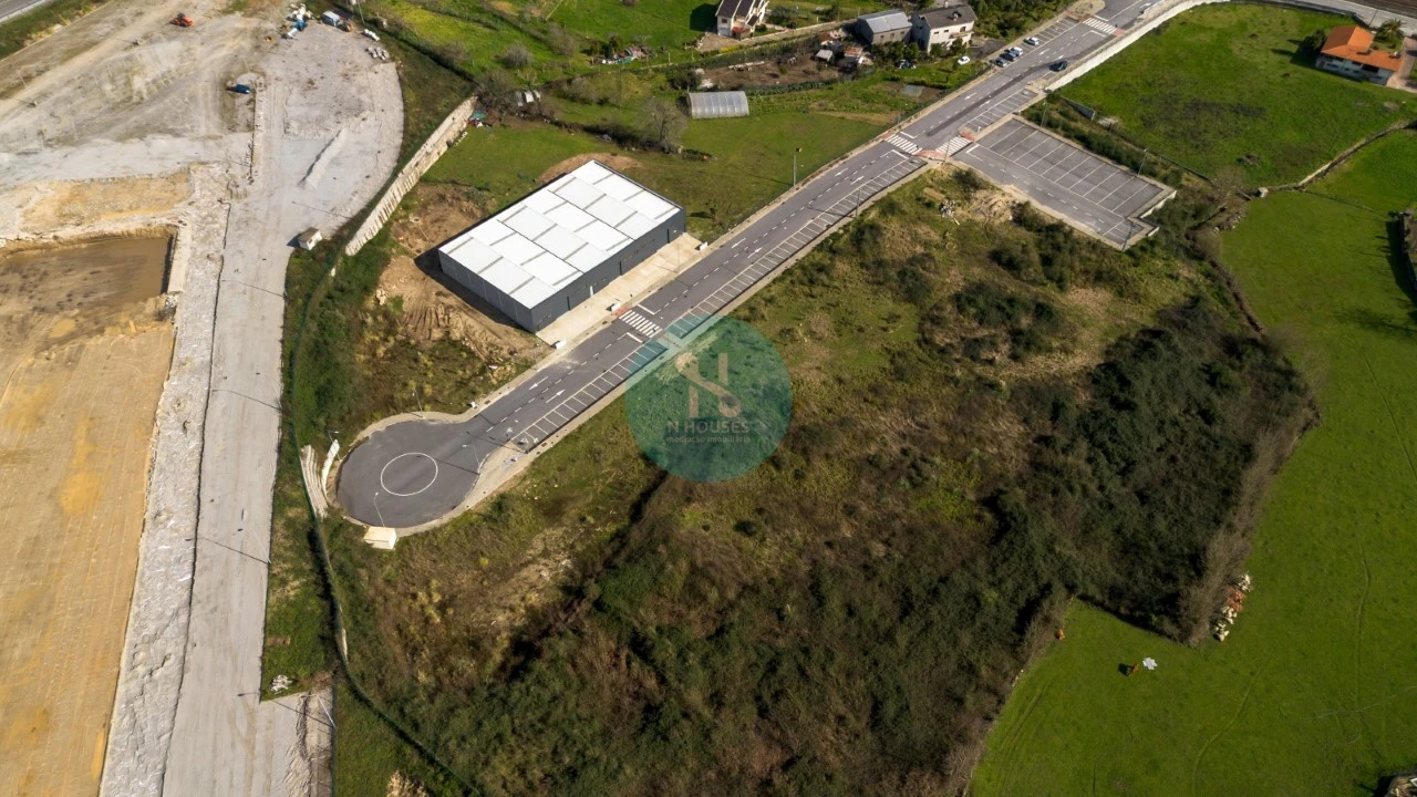 Terreno Comércio / Armazém para Venda em Vilaça e Fradelos Foto 6