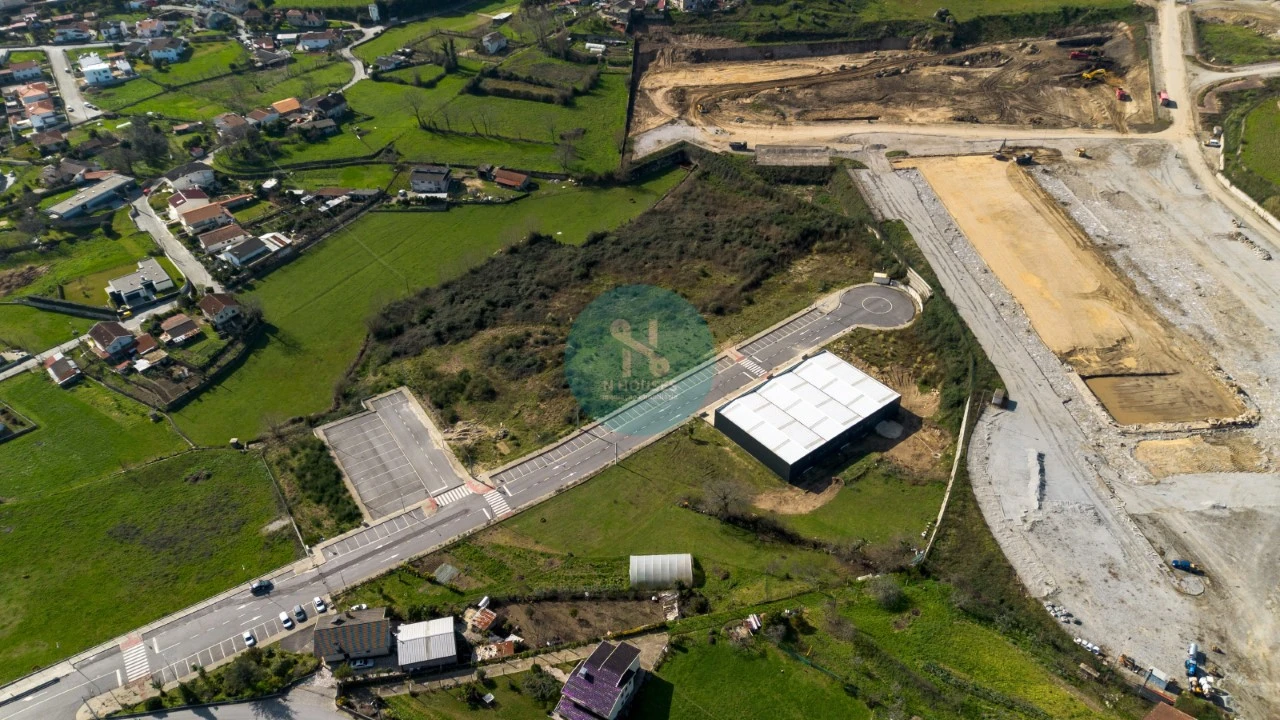 Terreno Comércio / Armazém para Venda em Vilaça e Fradelos Foto 8