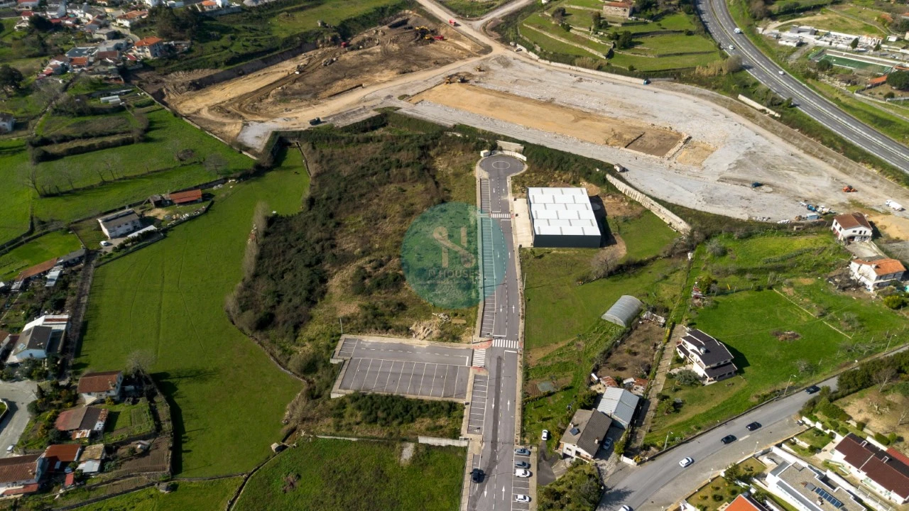 Terreno Comércio / Armazém para Venda em Vilaça e Fradelos Foto 10