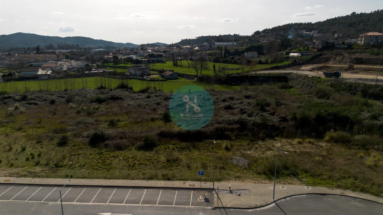 Terreno Comércio / Armazém para Venda em Vilaça e Fradelos Foto 14