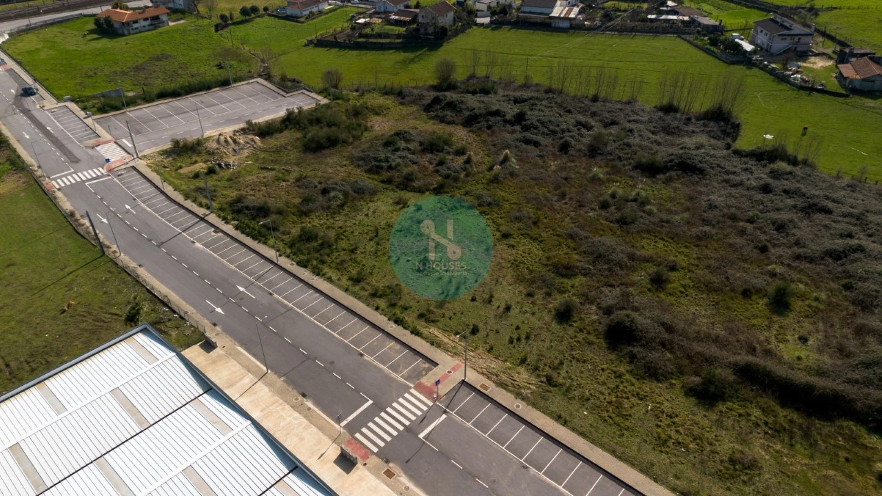 Terreno Comércio / Armazém para Venda em Vilaça e Fradelos Foto 15