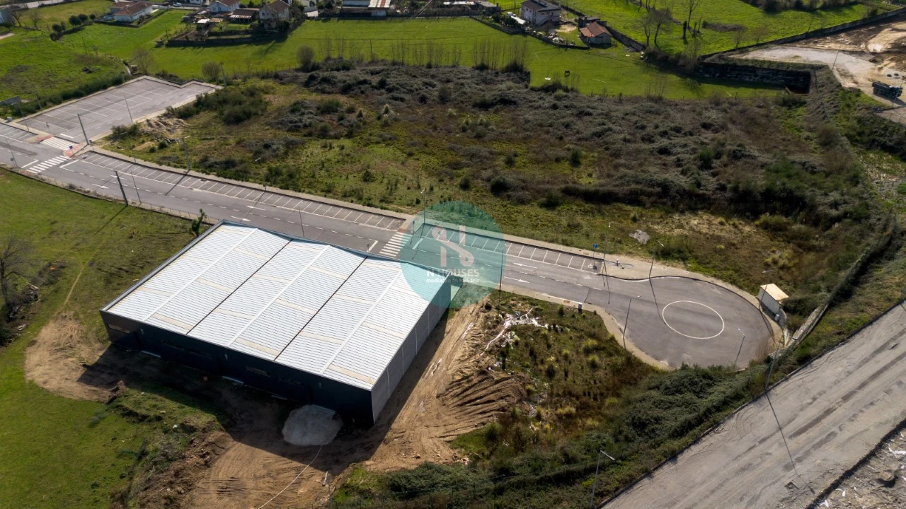 Terreno Comércio / Armazém para Venda em Vilaça e Fradelos Foto 17
