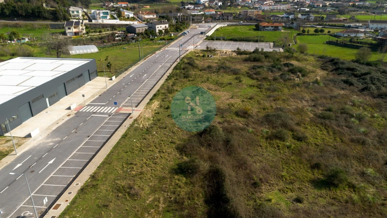 Terreno Comércio / Armazém para Venda em Vilaça e Fradelos Foto 21