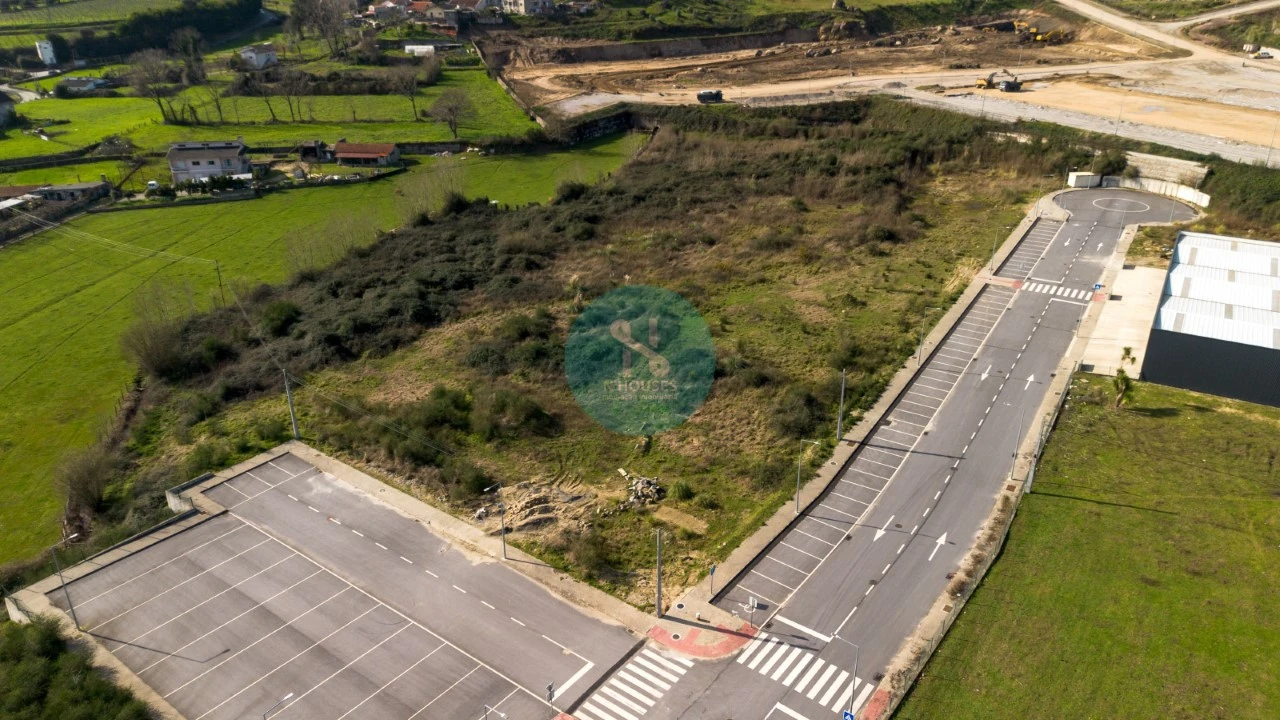 Terreno Comércio / Armazém para Venda em Vilaça e Fradelos Foto 24