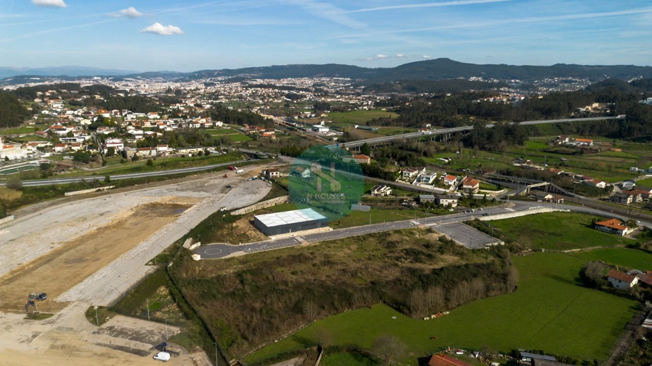 Terreno Comércio / Armazém para Venda em Vilaça e Fradelos Foto 25