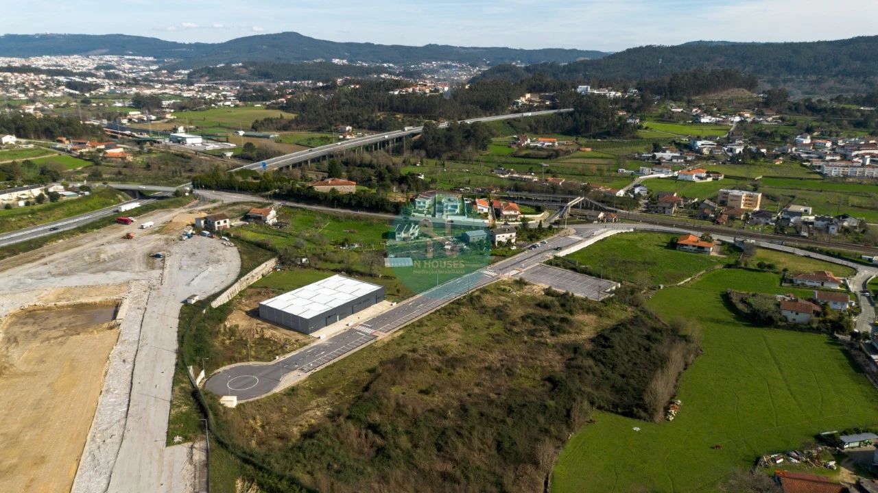 Terreno Comércio / Armazém para Venda em Vilaça e Fradelos Foto 26