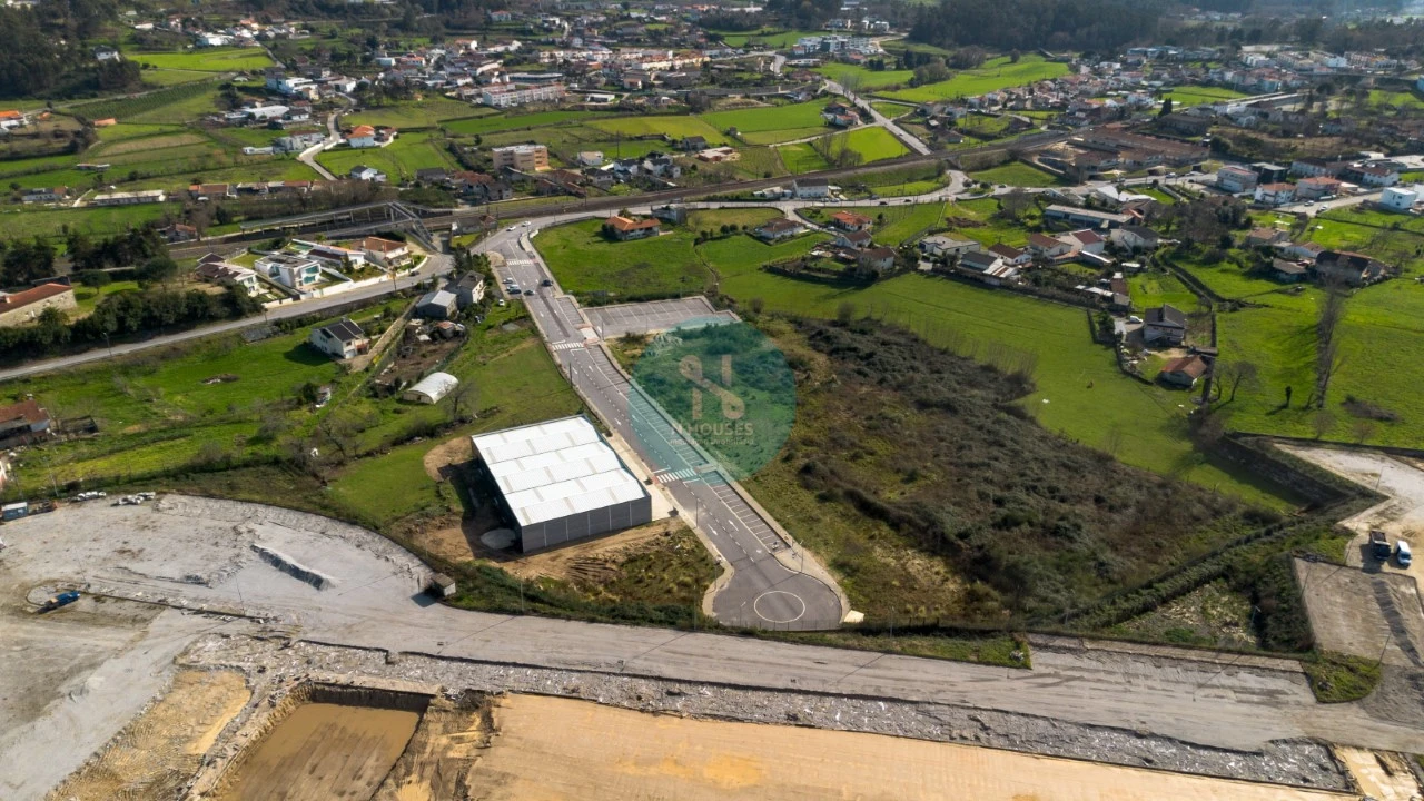 Terreno Comércio / Armazém para Venda em Vilaça e Fradelos Foto 28