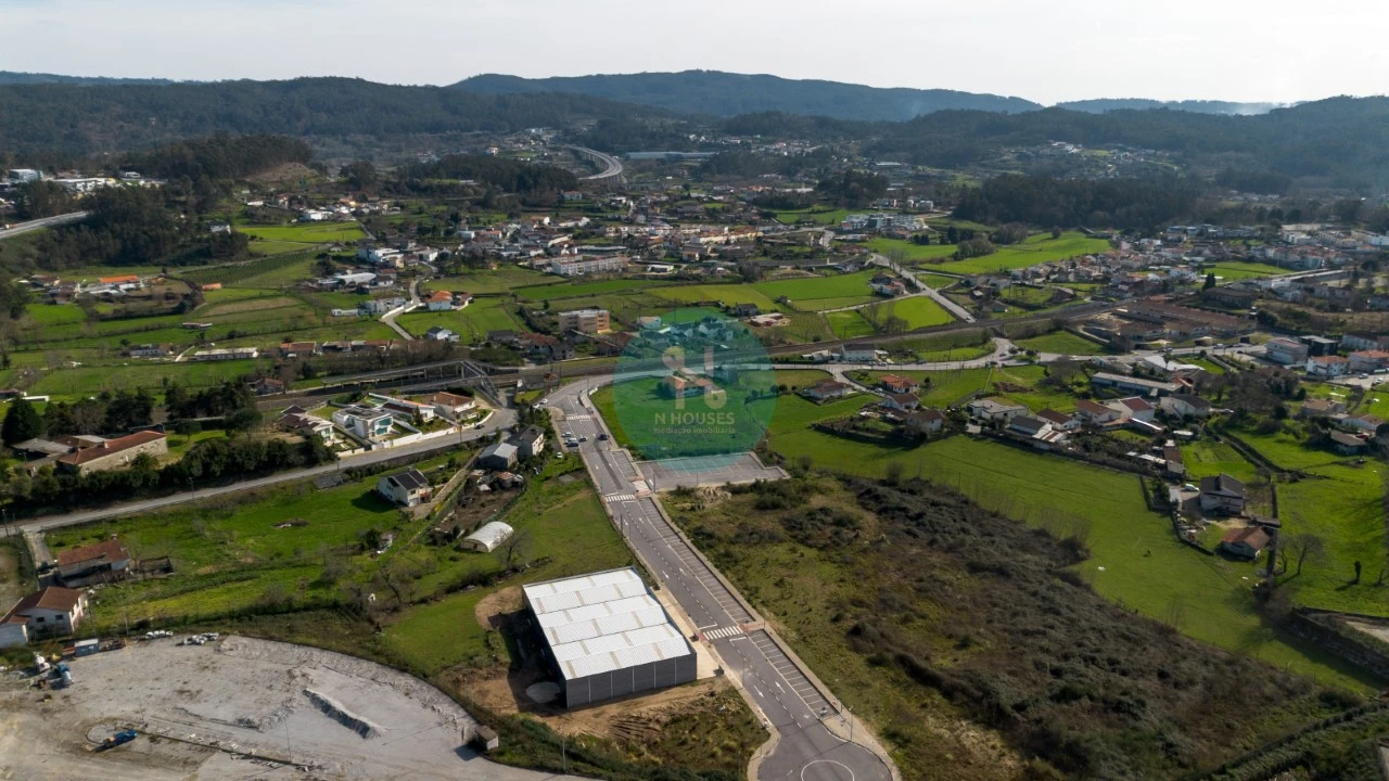 Terreno Comércio / Armazém para Venda em Vilaça e Fradelos Foto 29