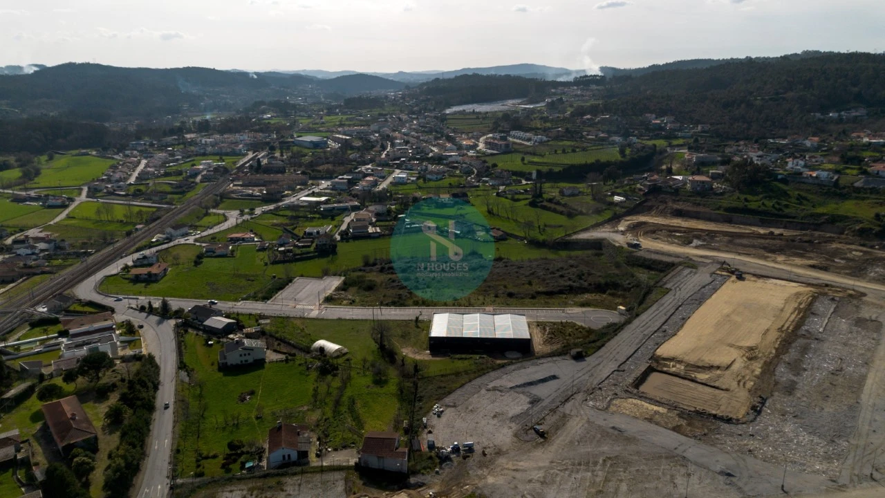 Terreno Comércio / Armazém para Venda em Vilaça e Fradelos Foto 31