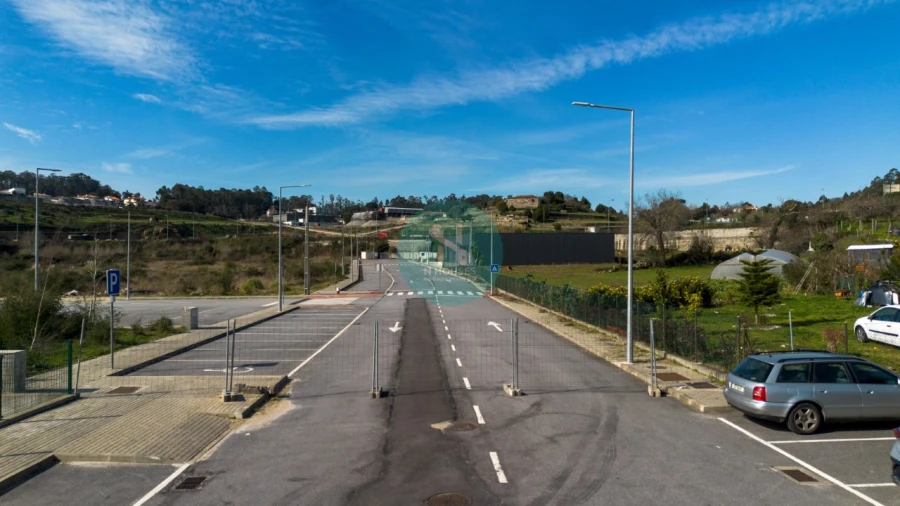 Terreno Comércio / Armazém para Venda em Vilaça e Fradelos Foto 2