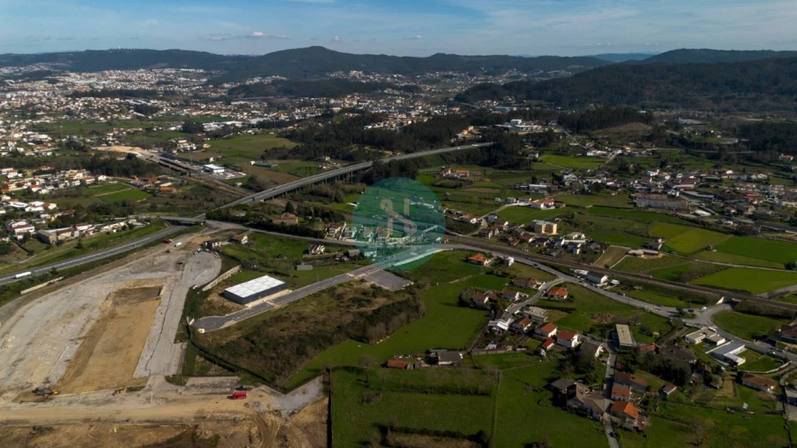 Terreno Comércio / Armazém para Venda em Vilaça e Fradelos Foto 4