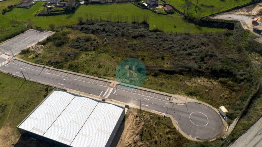 Terreno Comércio / Armazém para Venda em Vilaça e Fradelos Foto 7