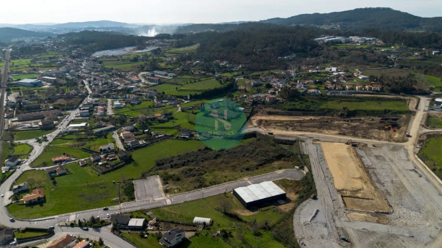 Terreno Comércio / Armazém para Venda em Vilaça e Fradelos Foto 9
