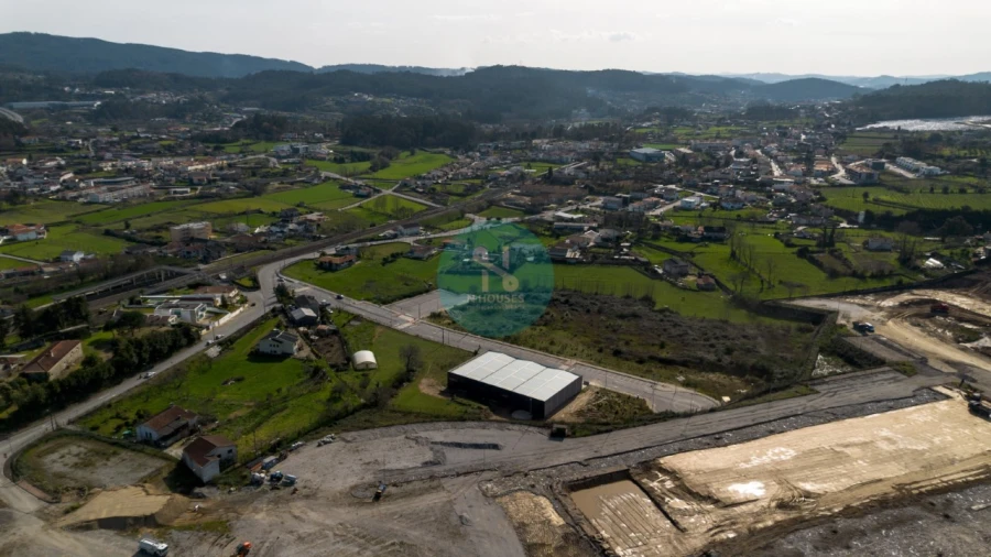 Terreno Comércio / Armazém para Venda em Vilaça e Fradelos Foto 30