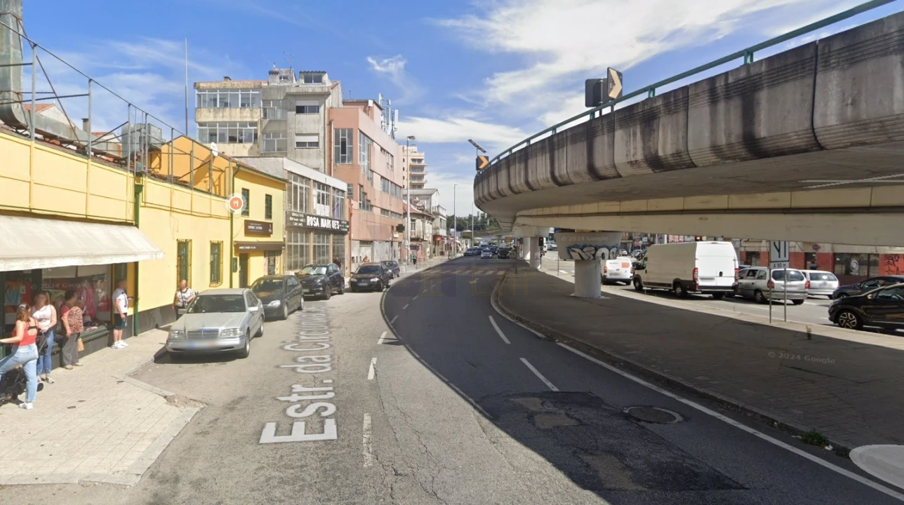 Loja para Arrendamento em Paranhos Foto 18