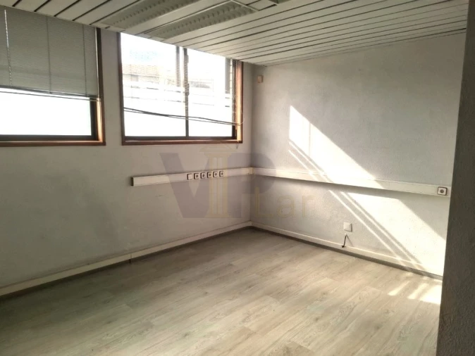 Loja para Arrendamento em Paranhos Foto 15