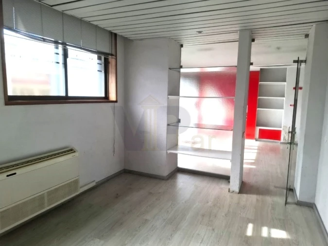 Loja para Arrendamento em Paranhos Foto 11