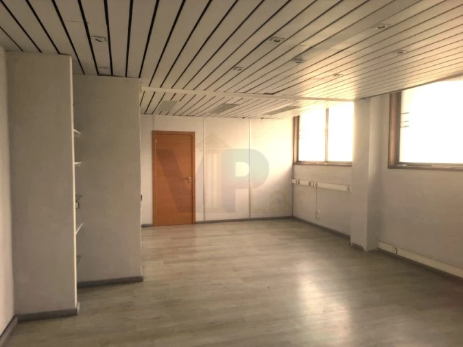 Loja para Arrendamento em Paranhos Foto 6