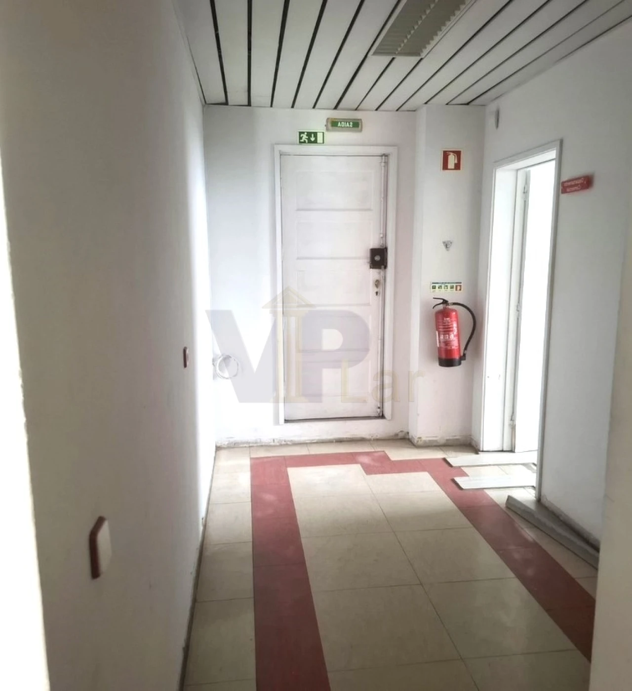 Loja para Arrendamento em Paranhos Foto 9