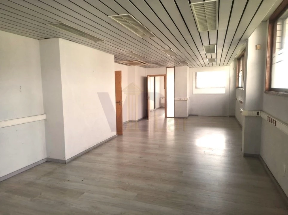 Loja para Arrendamento em Paranhos Foto 2