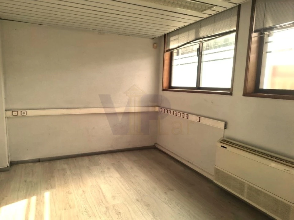 Loja para Arrendamento em Paranhos Foto 17