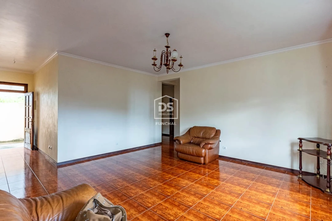 Moradia T3 para Venda em Estreito de Camara de Lobos Foto 12