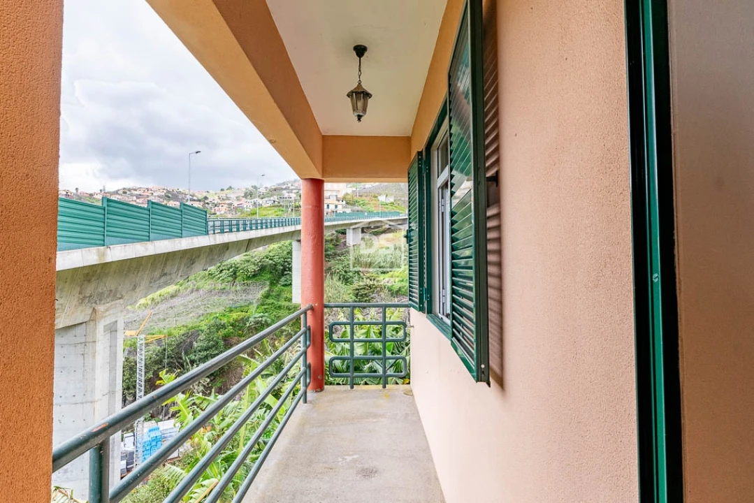 Moradia T3 para Venda em Estreito de Camara de Lobos Foto 1