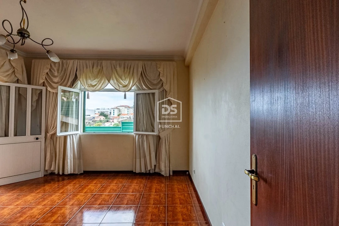 Moradia T3 para Venda em Estreito de Camara de Lobos Foto 24